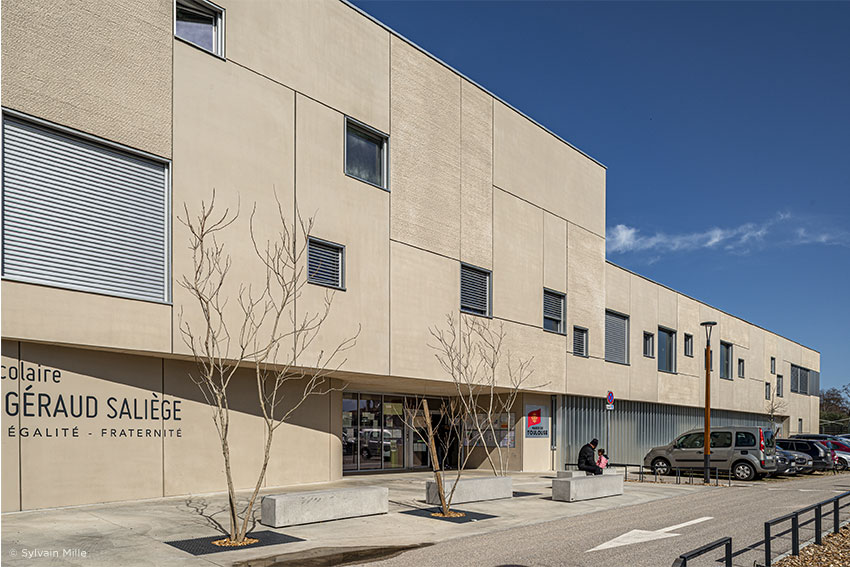 GROUPE SCOLAIRE JULES-G�RAUD SALI�GE